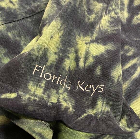 Vintage 90s Habitat Green Tie Dye Lizard Iguana Graphic T-Shirt Florida Keys - Picture 5 of 6